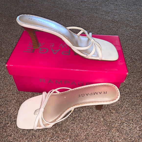 Sandals - Picture 1 of 5